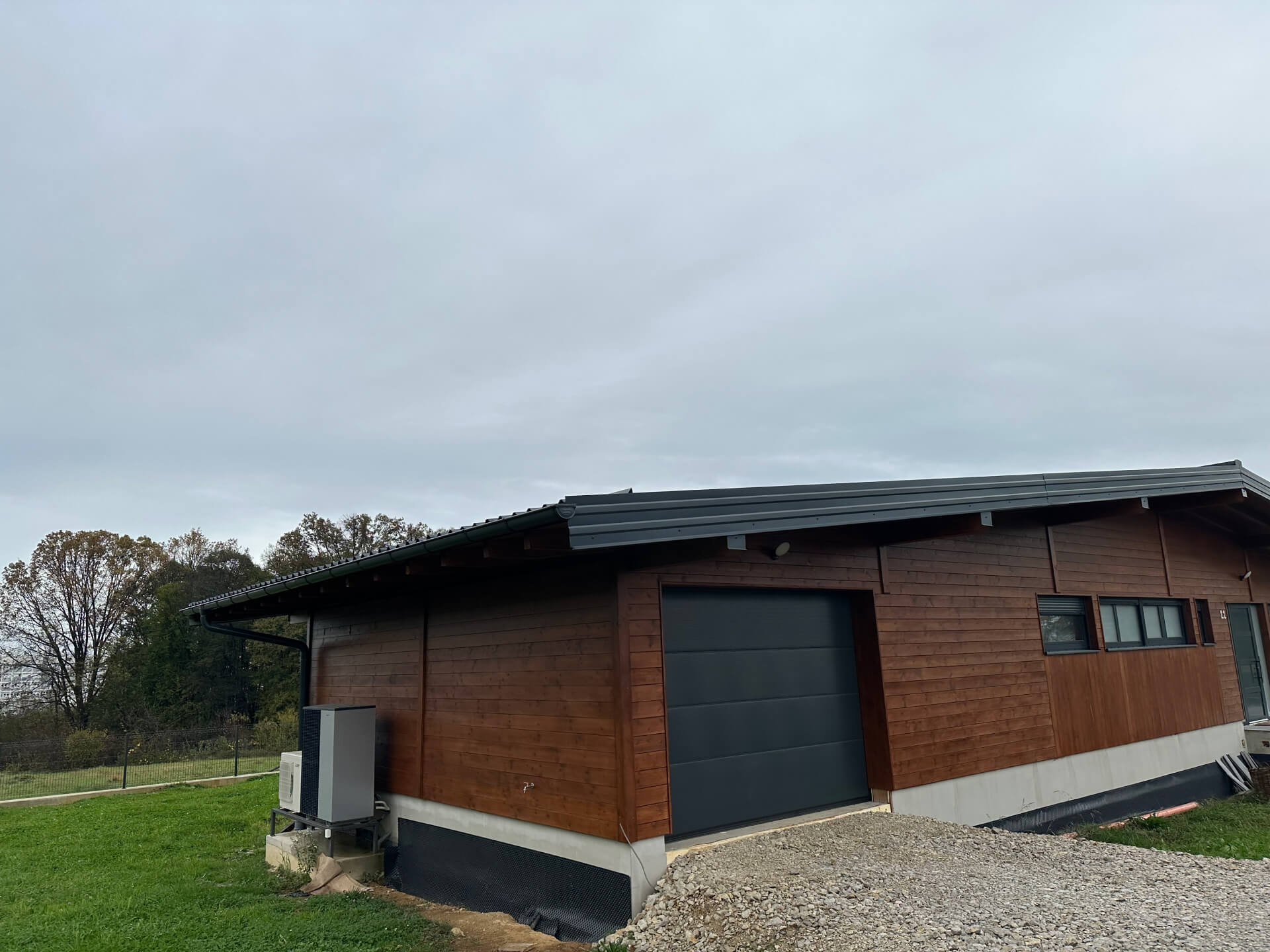 Montazna prizemnica u Karlovcu