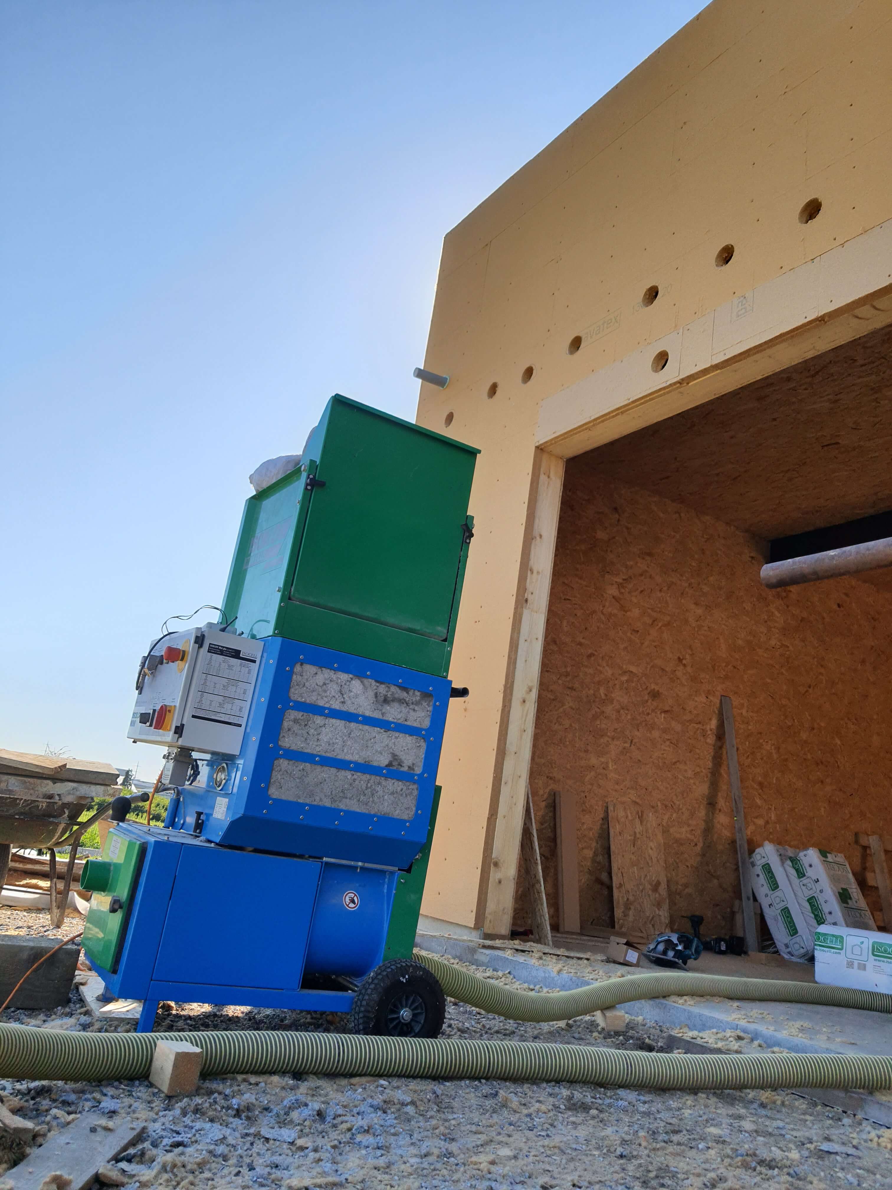 stroj za upuhavanje celuloze